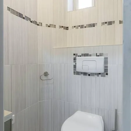 L32 Mozart 2 Bedrooms, Ac, Wifi, 10 Mins Beach Nice Exterior photo