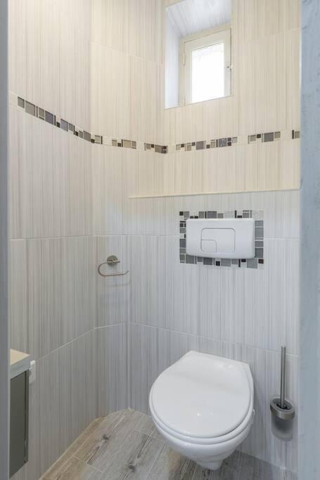 L32 Mozart 2 Bedrooms, Ac, Wifi, 10 Mins Apartment *